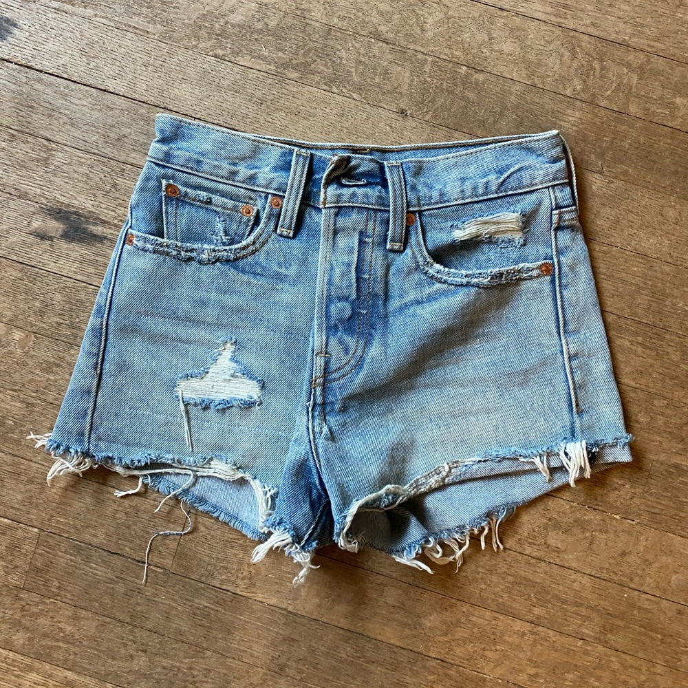 Levi’s High Rise Cut Off Shortz
